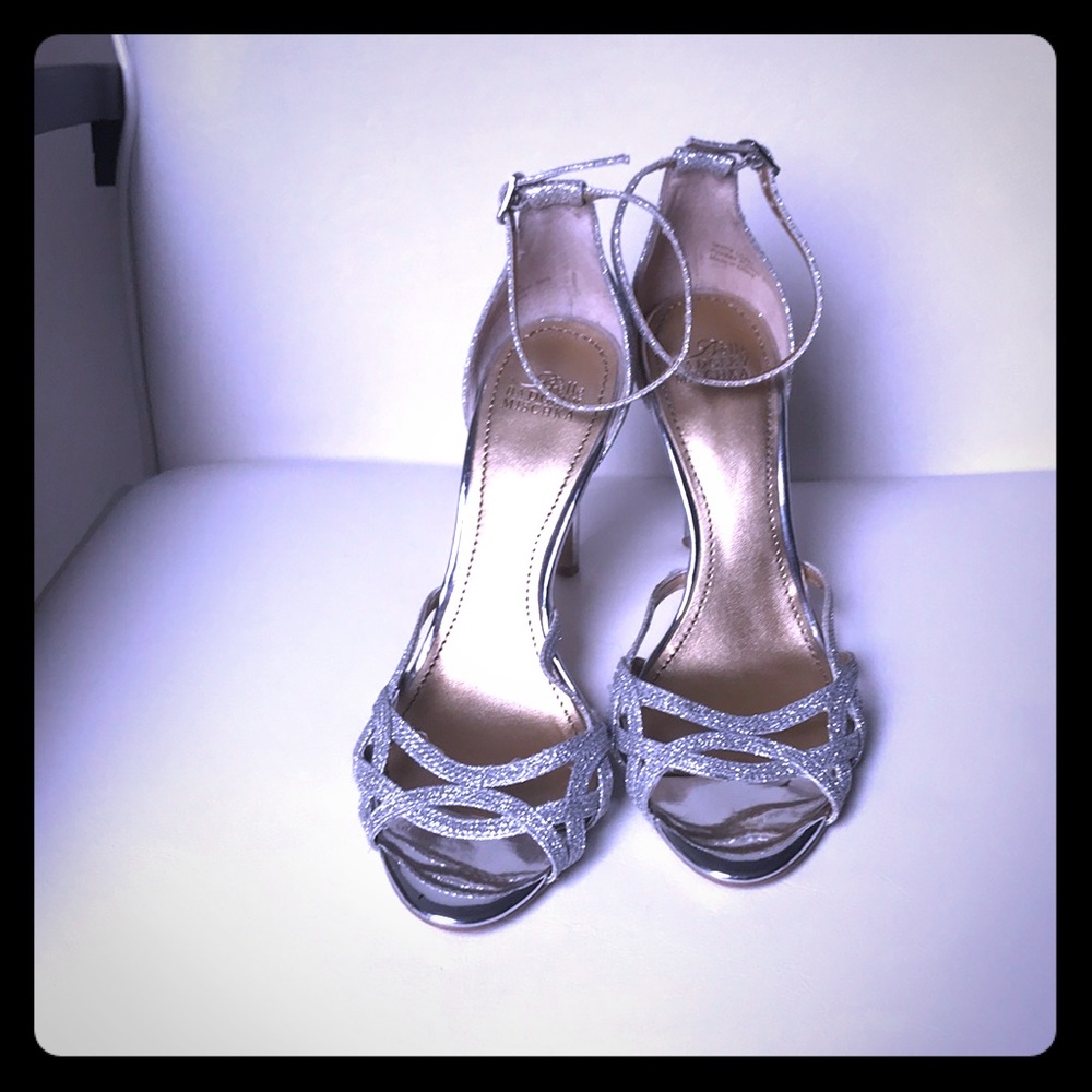 Belle Badgley Mischka Silver Glitter Heels | Formal | 8.5 - Picture 3 of 8